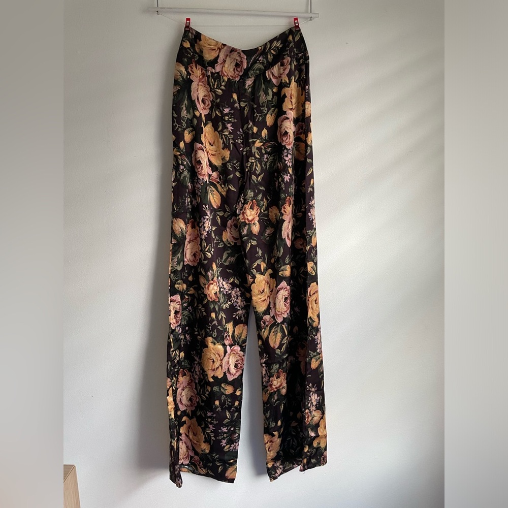 Olivaceous wide leg silky pants, size S